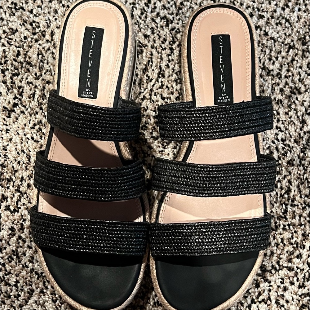 Steve Madden size 10 sandals.